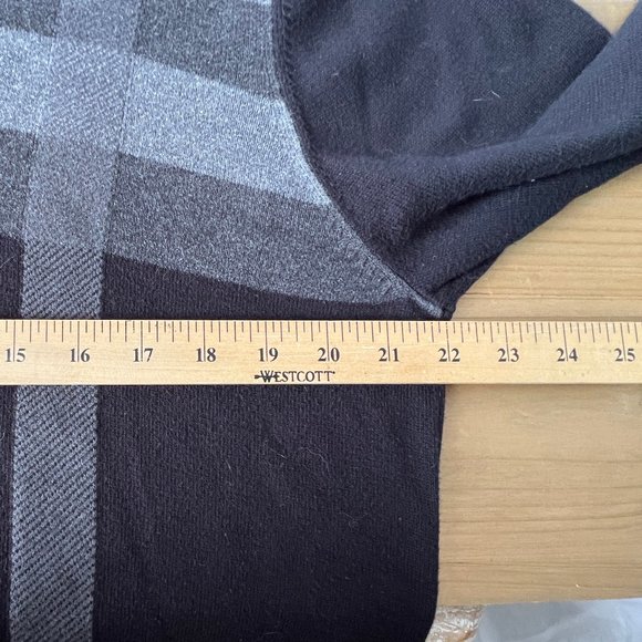 Men's Van Heusen V Neck Sweater, Black and Gray, Abstract Design, Size Large EC - Picture 6 of 12